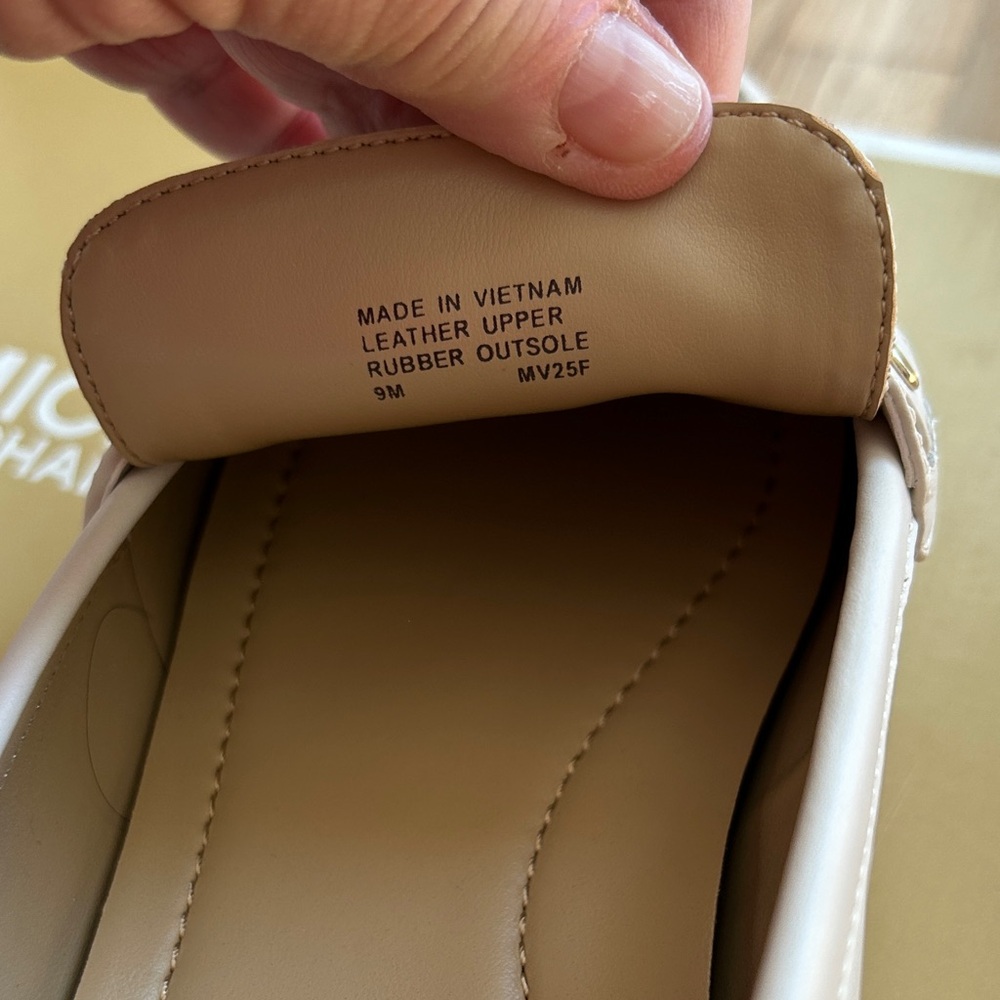 Michael Kors Mandy Vanilla loafer Women's size 9 - Picture 7 of 7